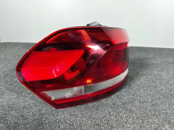 VW Touran III Luz Trasera Izquierda 5TA945095D image 4
