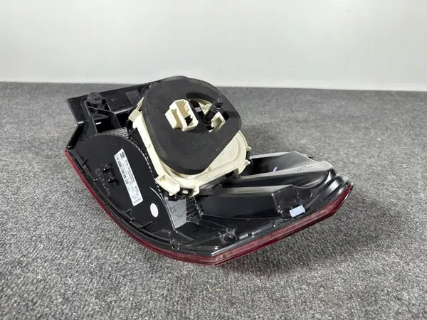 VW Touran III Luz Trasera Izquierda 5TA945095D image 7