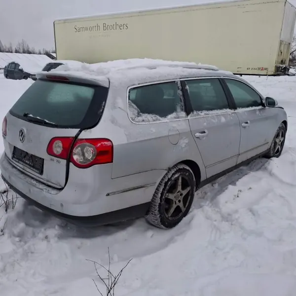 Válvula EGR OEM 03g131501d para VW Passat 2.0L 2006 image 9