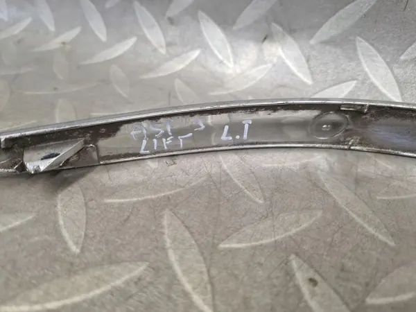 Takaluukun kromilista vasen Astra IV J Lift 13368077 image 7