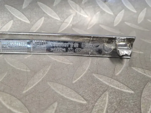 Takaluukun kromilista vasen Astra IV J Lift 13368077 image 8