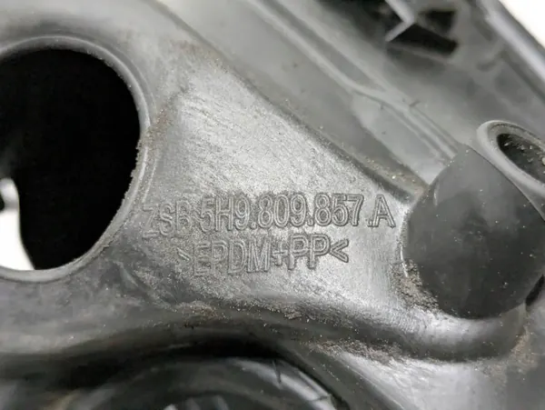 Tapa de combustible OEM 5H9809857A para VW Golf VIII Familiar image 6