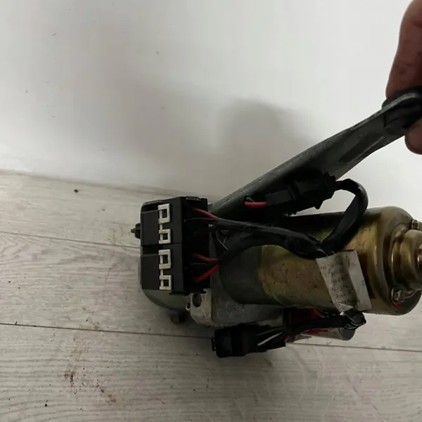 Audi A4 B7 Cabrio dakpomp OEM 8H0871611A image 10