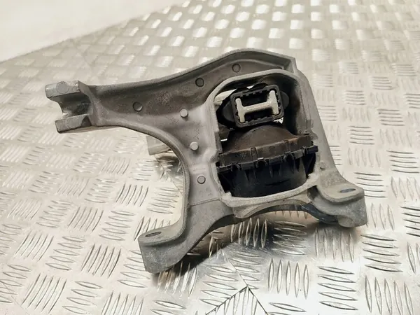 Peugeot 308 2015 Engine Mount Bracket image 3