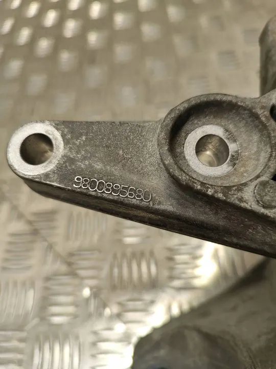 Peugeot 308 2015 Engine Mount Bracket image 7