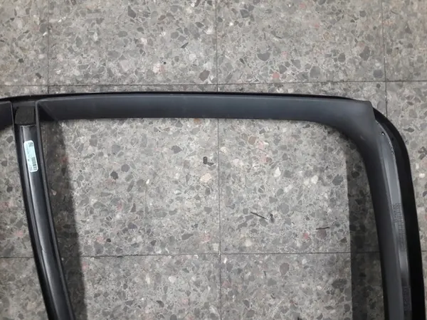 Acabamento da porta traseira direita BMW X5 G05 3.0L OEM 51357445504 image 3