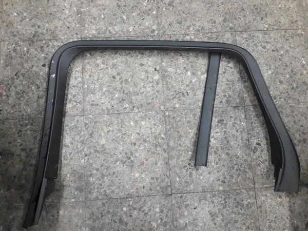 Acabamento da porta traseira direita BMW X5 G05 3.0L OEM 51357445504 image 7