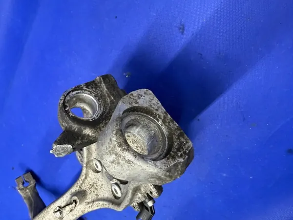 Audi A6 C6 2.7/3.0 TDI Oikea Etunivel OEM 4F0258 image 3
