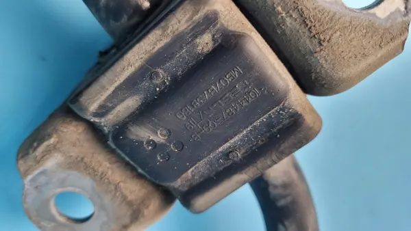 Tesla Model 3 Taka Stabilointitanko OEM 1044485-00-A image 10