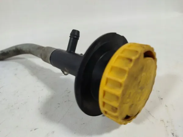 Saab 9-5 2009 Vorne Öleinfüllrohr OEM 55561219 image 7