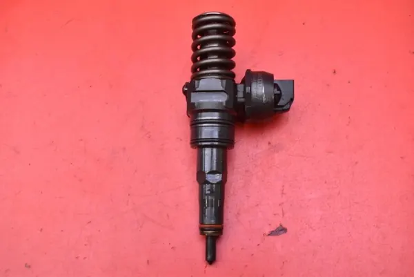 Ruiskutuspumppu OEM 038130073AQ VW Golf 4 1.9 TDI:lle image 2