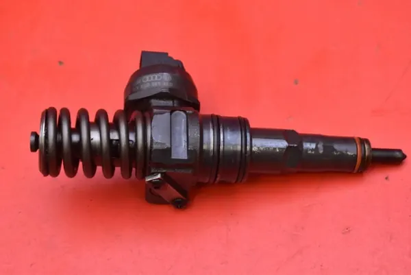 Ruiskutuspumppu OEM 038130073AQ VW Golf 4 1.9 TDI:lle image 3