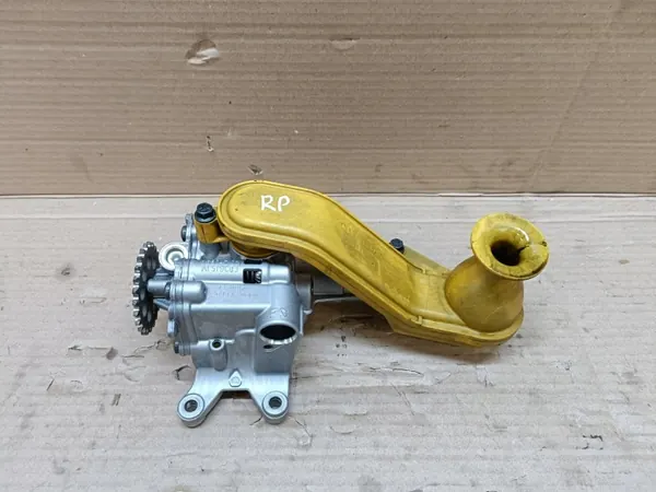 Bomba de aceite usada OEM 16804701 para Volvo V70 II 2.0L Diesel image 2