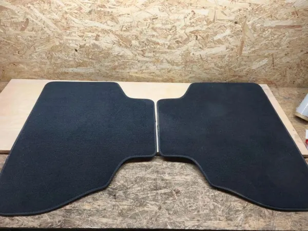 Conjunto de tapetes BMW OEM 748344807 - Usado image 5