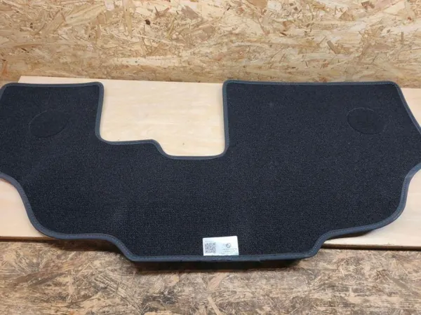 Conjunto de tapetes BMW OEM 748344807 - Usado image 9
