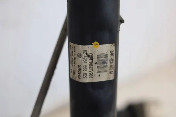 Mozzo sospensione anteriore sinistra VW Passat B7 11-14 OEM 3AA413031M image 4