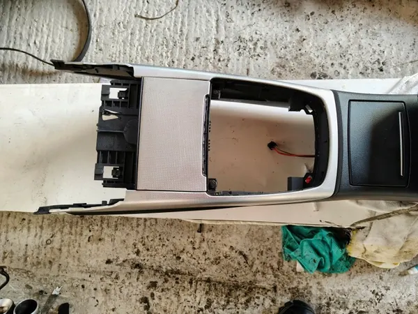 AUDI OEM keskikonsoli käsinoja A6 C7 2010-2014 image 2