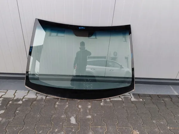 Begagnad SsangYong Tivoli 15-18 framruta OEM image 2
