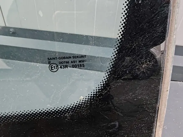 Begagnad SsangYong Tivoli 15-18 framruta OEM image 4