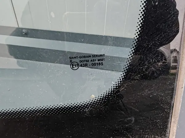 Begagnad SsangYong Tivoli 15-18 framruta OEM image 5