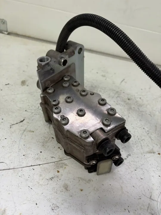 Válvula PWM Embrague Volvo OEM 24438826 Usado image 3