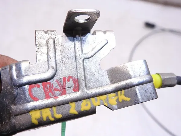 Alça de abertura do bocal de combustível Honda Civic VIII image 2