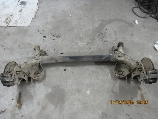 BELKA ZAWIESZENIA OŚ AURIS I - Poutre de suspension Toyota OE image 2