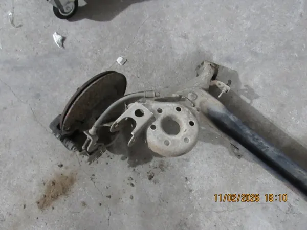 BELKA ZAWIESZENIA OŚ AURIS I - Poutre de suspension Toyota OE image 10