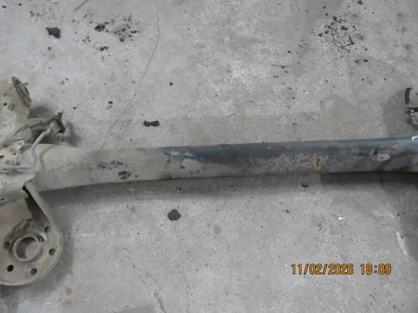 BELKA ZAWIESZENIA OŚ AURIS I - Poutre de suspension Toyota OE image 3