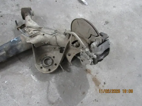 BELKA ZAWIESZENIA OŚ AURIS I - Poutre de suspension Toyota OE image 5