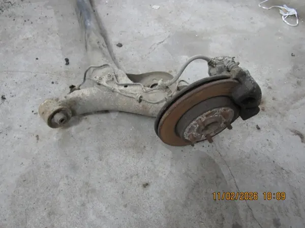 BELKA ZAWIESZENIA OŚ AURIS I - Poutre de suspension Toyota OE image 7