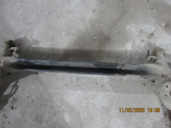 BELKA ZAWIESZENIA OŚ AURIS I - Poutre de suspension Toyota OE image 9