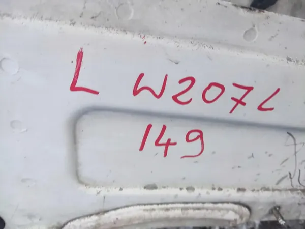 Longeron gauche Mercedes Classe E W207 OEM 149 image 8