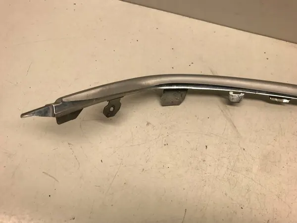 OPEL ASTRA J 2010- Krominen Etusäleikön Kehys OEM 13264458 image 2