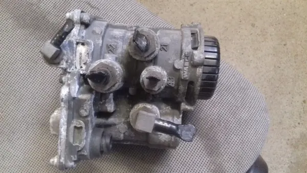Soupape de Commande Remorque Wabco OEM 4802040020 image 4