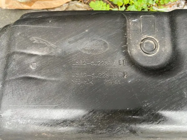 Land Rover Defender AdBlue-tank OEM L8B2-5J228-A image 4
