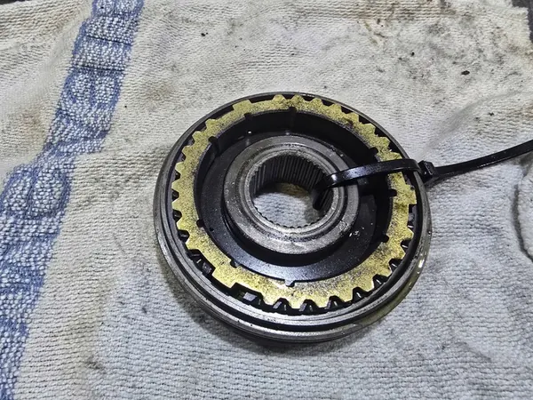 Synkronointikeskus 3-4 Vaihde 02J311301K image 2