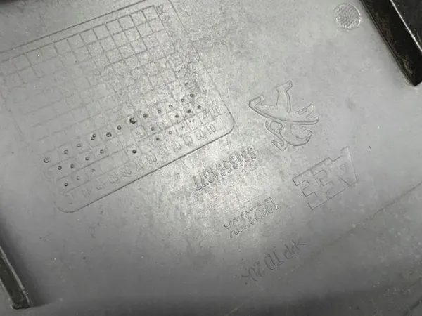 OEM 9813564377 Cache de serrure capot Peugeot image 8