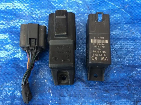 Audi Q5 80A Glödstiftrelä säkring OEM 04L907281B image 2