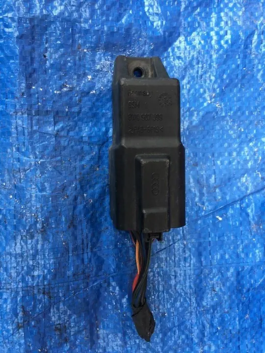 Audi Q5 80A Glödstiftrelä säkring OEM 04L907281B image 3