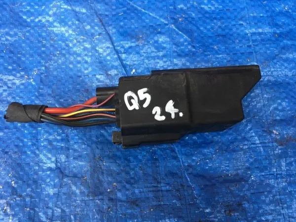 Audi Q5 80A Glödstiftrelä säkring OEM 04L907281B image 4