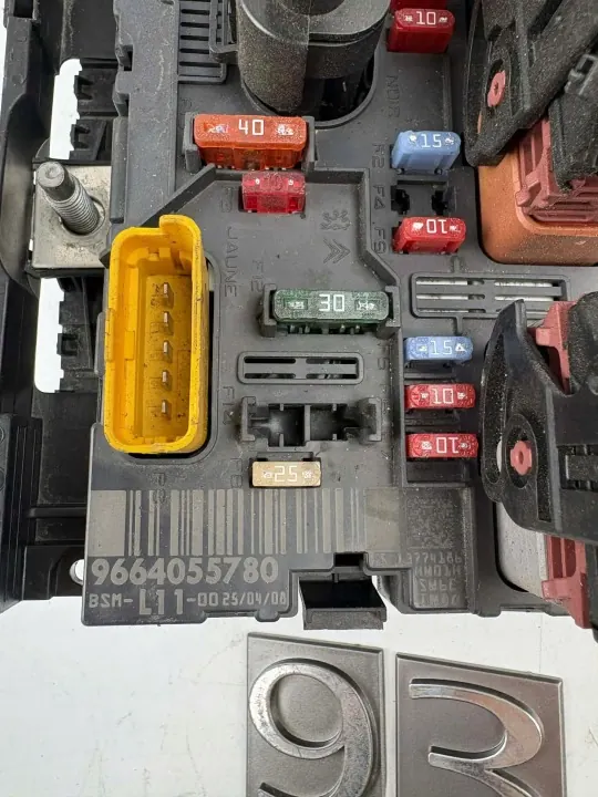 Módulo BSM PEUGEOT 207 OEM 9664055780 - Usado image 3