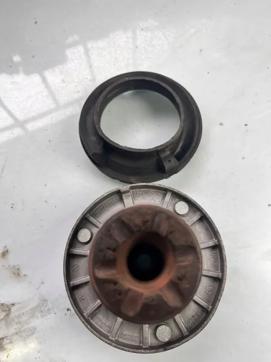 BMW Framfjädringsäte OEM 732296141505 - Begagnad image 4