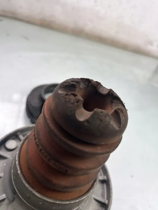 BMW Framfjädringsäte OEM 732296141505 - Begagnad image 5
