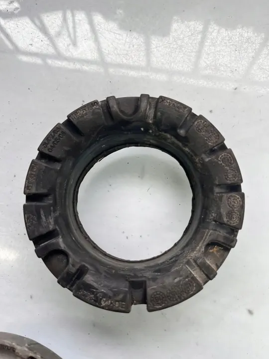 BMW Framfjädringsäte OEM 732296141505 - Begagnad image 6