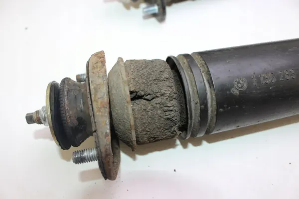 Set di Ammortizzatori Posteriori BMW 3 E46 image 4