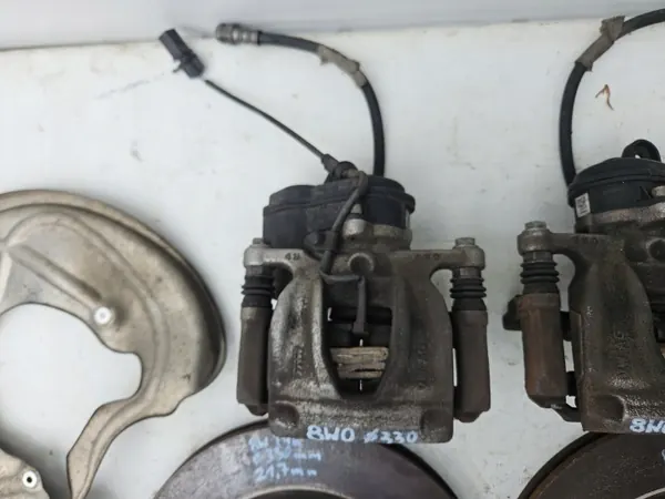 Jarrusatulat Taka OEM 8W0615405AJ/8W0615406AJ image 4
