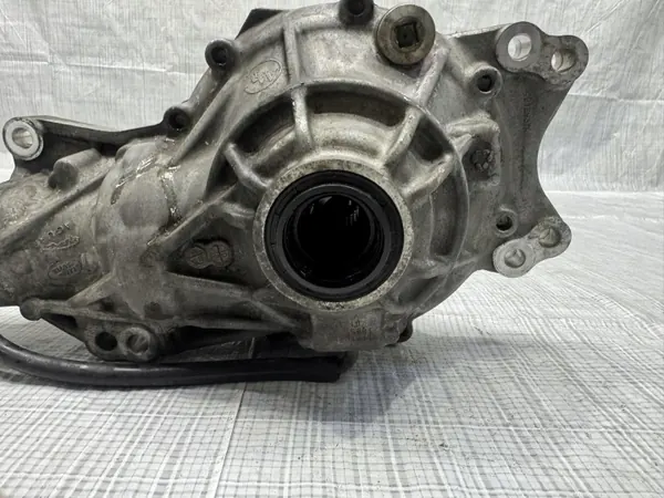Etudifferentiaali OEM J8A2-3017-AB Range Rover Velarille image 3