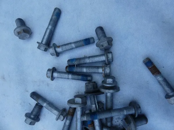 Set di bulloni per sospensione posteriore Ford Kuga II Focus II image 3