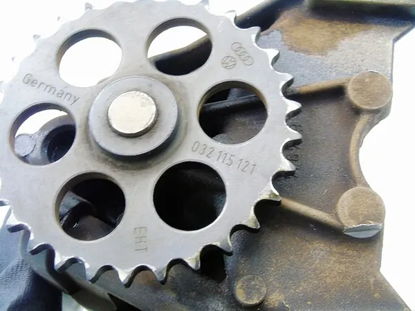 Olje pump 1.4 8V Golf 3 Polo 3 Arosa 032115109B image 5